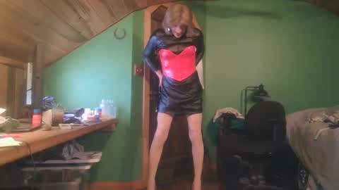 Snapshot of slutjennifertransxx chatting on November 4, 2:32 am slutjennifertransxx online show from November 4, 2:32 am