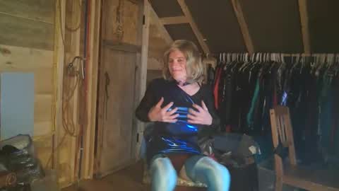 slutjennifertransxx online show from February 6, 5:23 am