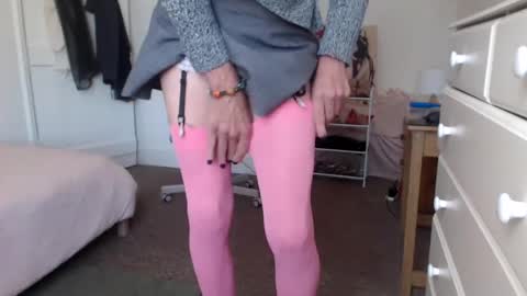 Snapshot of slutsuzy chatting on September 29, 11:15 am Slut Suzy online show from September 29, 11:15 am