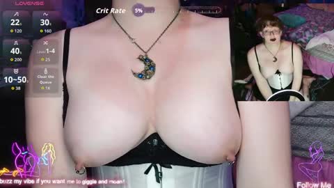 Snapshot of sluttyfrea chatting on May 22, 6:42 am Faye online show from May 22, 6:42 am