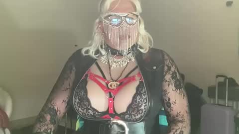 Snapshot of sluttygina1 chatting on January 2, 9:50 pm sluttygina1 online show from January 2, 9:50 pm