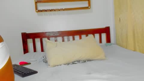 Snapshot of sluttysam_ chatting on September 11, 4:45 am Sexyslutt online show from September 11, 4:45 am