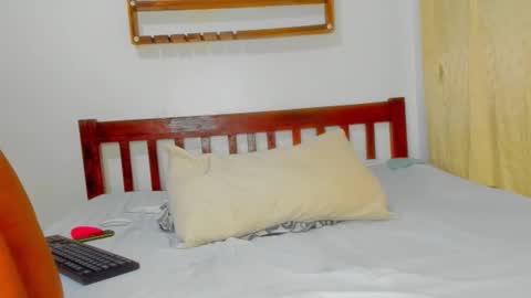 Snapshot of sluttysam_ chatting on September 16, 8:04 am Sexyslutt online show from September 16, 8:04 am