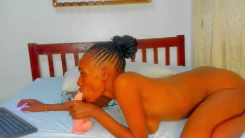 Snapshot of sluttysam_ chatting on September 18, 4:03 am Sexyslutt online show from September 18, 4:03 am