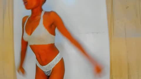 Snapshot of sluttysam_ chatting on November 3, 3:08 am Sexyslutt online show from November 3, 3:08 am