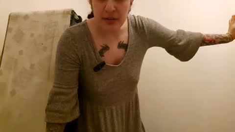 Snapshot of sluttysuzie17 chatting on May 2, 8:58 pm SluttySuzie17 online show from May 2, 8:58 pm