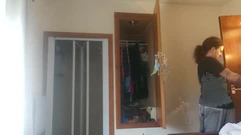 Snapshot of sluttysuzie17 chatting on May 6, 3:39 pm SluttySuzie17 online show from May 6, 3:39 pm
