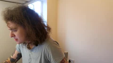 Snapshot of sluttysuzie17 chatting on May 17, 5:09 pm SluttySuzie17 online show from May 17, 5:09 pm