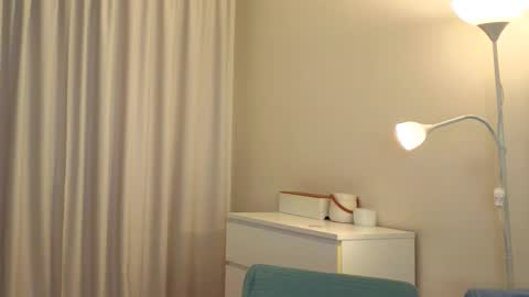 Snapshot of slyshypie chatting on October 23, 1:43 pm Lily online show from October 23, 1:43 pm