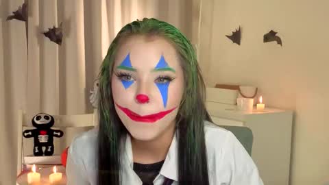 Snapshot of slyshypie chatting on October 31, 1:34 pm Lily online show from October 31, 1:34 pm