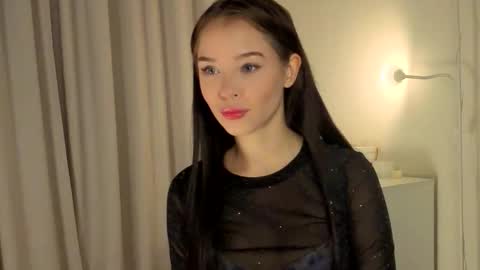 Snapshot of slyshypie chatting on November 6, 1:12 pm Lily online show from November 6, 1:12 pm