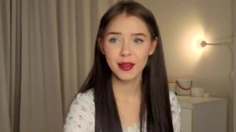 Snapshot of slyshypie chatting on November 9, 1:09 pm Lily online show from November 9, 1:09 pm