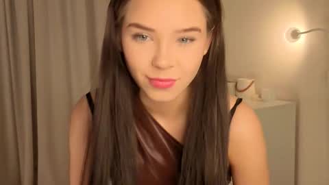 Snapshot of slyshypie chatting on November 12, 1:11 pm Lily online show from November 12, 1:11 pm