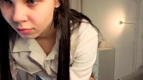 Snapshot of slyshypie chatting on November 26, 1:34 pm Lily online show from November 26, 1:34 pm