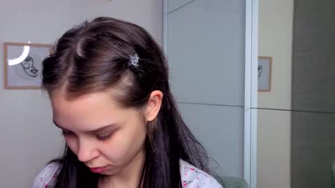 Snapshot of slyshypie chatting on December 2, 1:05 pm Lily online show from December 2, 1:05 pm