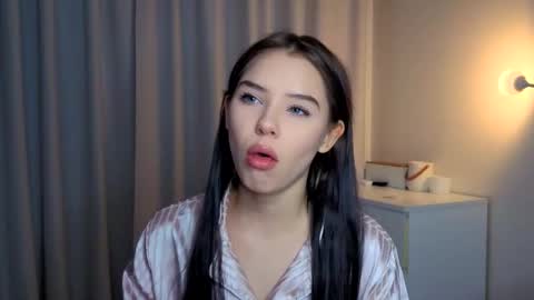 Snapshot of slyshypie chatting on December 17, 1:28 pm Lily online show from December 17, 1:28 pm