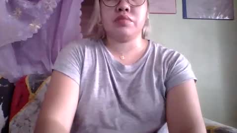 Snapshot of small_boobs59 chatting on September 15, 2:33 am Lovewella online show from September 15, 2:33 am