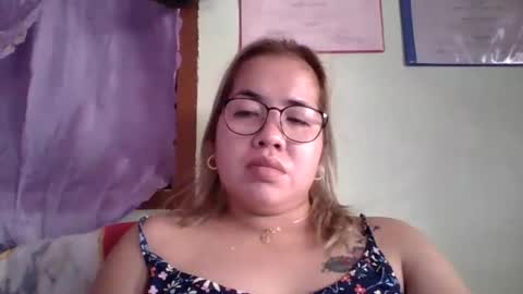 Snapshot of small_boobs59 chatting on September 21, 6:59 am Lovewella online show from September 21, 6:59 am