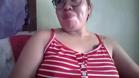 Snapshot of small_boobs59 chatting on September 25, 3:32 am Lovewella online show from September 25, 3:32 am