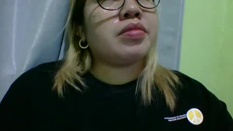 Snapshot of small_boobs59 chatting on November 2, 2:19 pm Lovewella online show from November 2, 2:19 pm