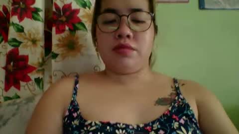 Snapshot of small_boobs59 chatting on November 8, 2:12 am Lovewella online show from November 8, 2:12 am