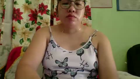 Snapshot of small_boobs59 chatting on November 17, 12:38 am Lovewella online show from November 17, 12:38 am