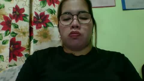 Snapshot of small_boobs59 chatting on November 17, 12:44 pm Lovewella online show from November 17, 12:44 pm