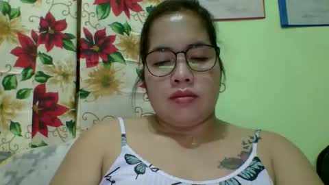 Snapshot of small_boobs59 chatting on November 18, 2:21 pm Lovewella online show from November 18, 2:21 pm