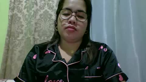 Snapshot of small_boobs59 chatting on November 20, 3:01 pm Lovewella online show from November 20, 3:01 pm