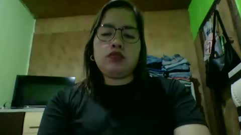 Snapshot of small_boobs59 chatting on November 21, 8:46 am Lovewella online show from November 21, 8:46 am