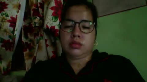 Snapshot of small_boobs59 chatting on November 24, 12:21 am Lovewella online show from November 24, 12:21 am