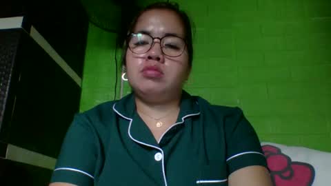 Snapshot of small_boobs59 chatting on December 18, 1:11 am Lovewella online show from December 18, 1:11 am