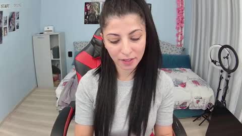 Snapshot of small_horny_girl chatting on October 21, 6:25 am small_horny_girl online show from October 21, 6:25 am