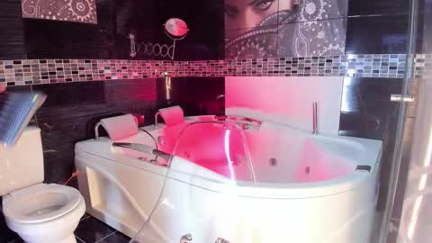 Small Hot19 online show from September 24, 9:34 am