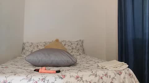 Snapshot of smalldoll7 chatting on November 26, 6:47 am Arianna online show from November 26, 6:47 am