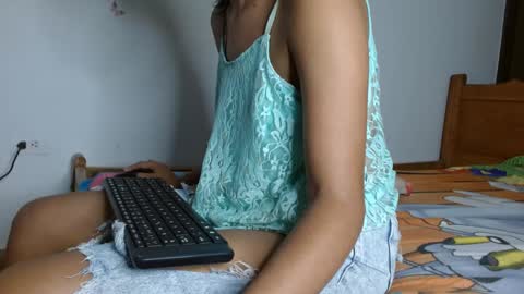 Snapshot of smallflorecita chatting on January 4, 9:00 am smallflorecita online show from January 4, 9:00 am