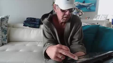 Daddy online show from January 8, 6:20 pm