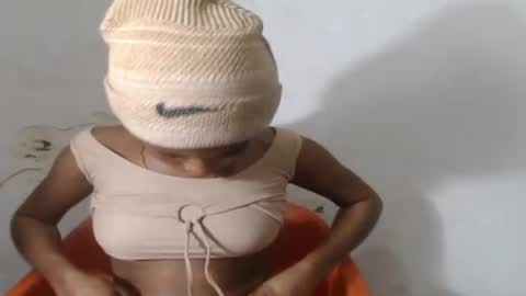 smallsluty online show from June 8, 7:03 pm