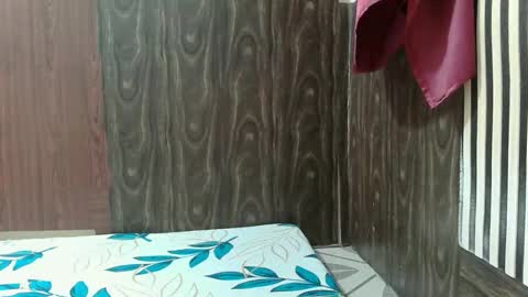 smalltitsbabe18 online show from December 2, 1:00 am