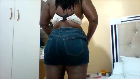 Snapshot of smartqueen1 chatting on May 2, 2:11 pm Katerina online show from May 2, 2:11 pm