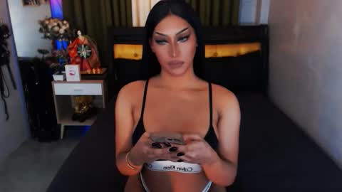 Snapshot of smasherqueen chatting on November 24, 11:21 am smasherqueen online show from November 24, 11:21 am