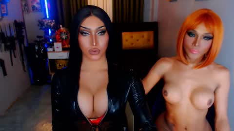 Snapshot of smasherqueen chatting on November 29, 9:45 am smasherqueen online show from November 29, 9:45 am