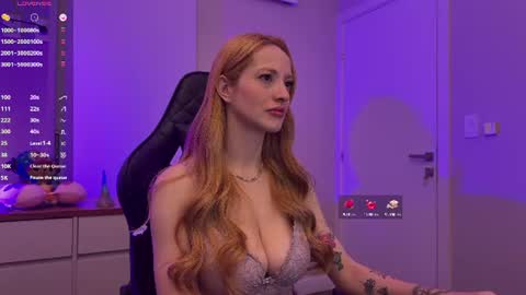 Snapshot of smilee_girl chatting on June 18, 11:58 am Emily Burns online show from June 18, 11:58 am