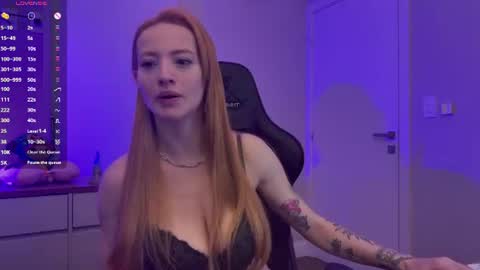 Snapshot of smilee_girl chatting on July 3, 1:06 pm Emily Burns online show from July 3, 1:06 pm