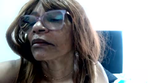 Snapshot of smilet_milf chatting on July 31, 12:15 pm Smileth online show from July 31, 12:15 pm