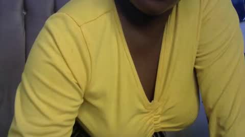 Snapshot of smiley_berry chatting on November 7, 3:39 am smiley_berry online show from November 7, 3:39 am