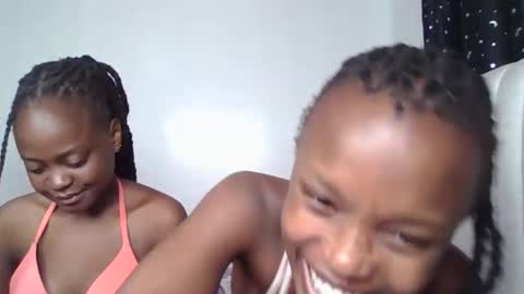 smiley luv1 online show from December 16, 9:09 pm