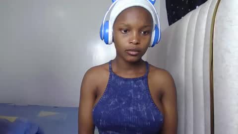 smiley luv1 online show from March 8, 8:01 pm