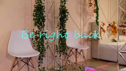 Snapshot of smiley_mia_ chatting on January 17, 11:17 am Mia online show from January 17, 11:17 am