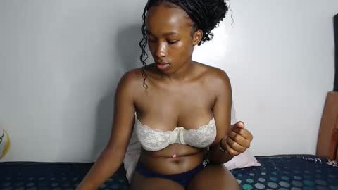 Snapshot of smilez_01 chatting on October 31, 1:01 pm lucky online show from October 31, 1:01 pm